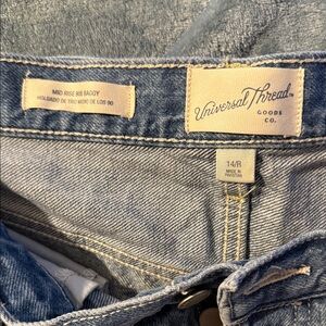 Universal Threads Mid Rise Relaxed Jeans - Light Blue